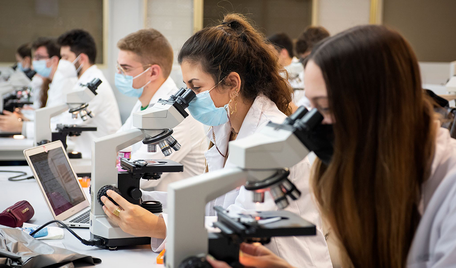 Las universitarias andaluzas en titulaciones STEM han crecido un 10,66% desde 2018